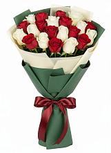 Букет Микс из красных и белых роз в Ленинский Тульская область