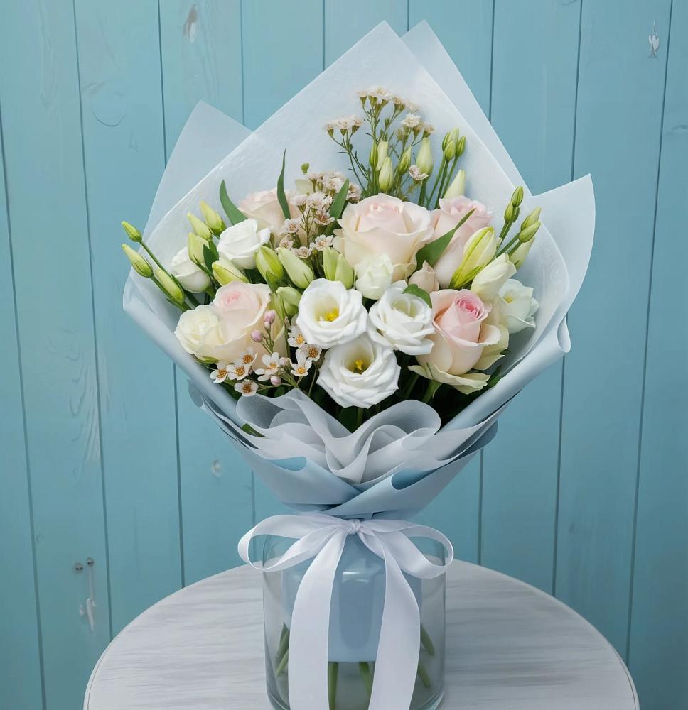 Букет цветов из: Розы и Лизиантусы в Ленинский Тульская область