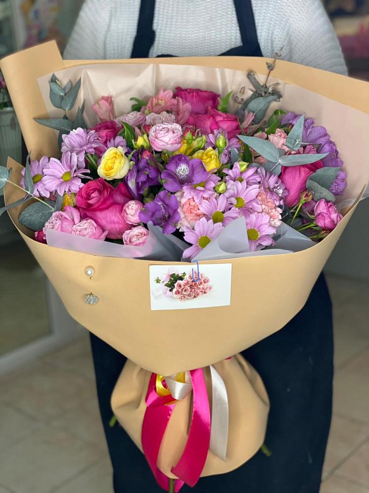 Букет цветов из: Хризантемы, Гвоздики и Альстромерии в Ленинский Тульская область