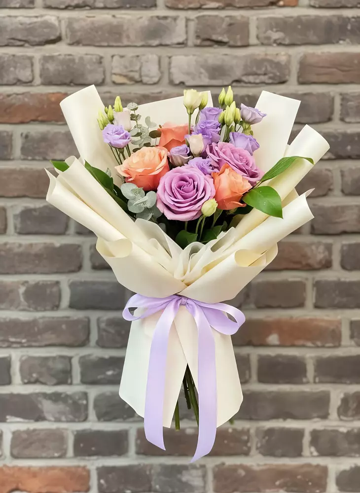 Букет цветов из: Лизиантусы и Розы в Ленинский Тульская область