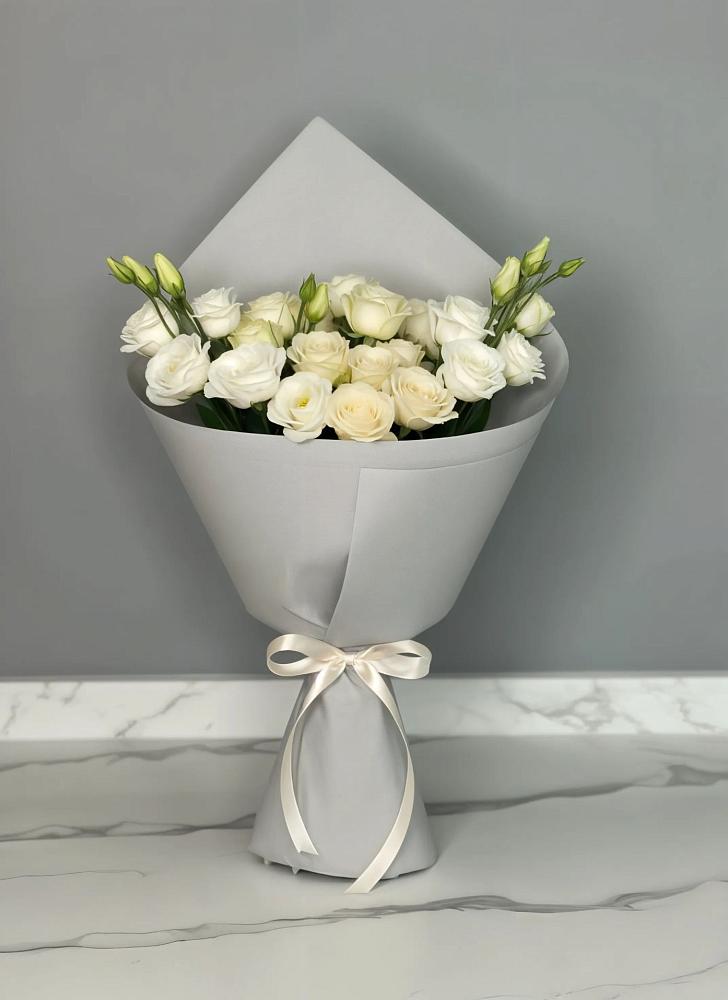 Букет цветов из: Розы и Лизиантусы в Ленинский Тульская область