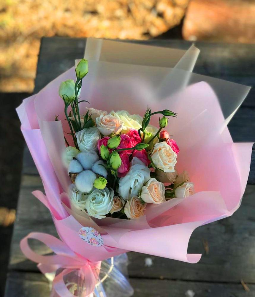 Букет цветов из: Розы и Лизиантусы в Ленинский Тульская область