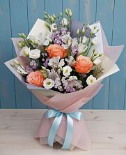 Букет цветов из:  Лизиантусы, Розы, Альстромерии и Гипсофила в Ленинский Тульская область