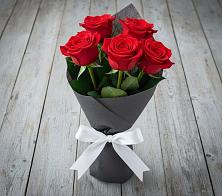 Букет 5 Красных роз Эдлесс Лав в Ленинский Тульская область
