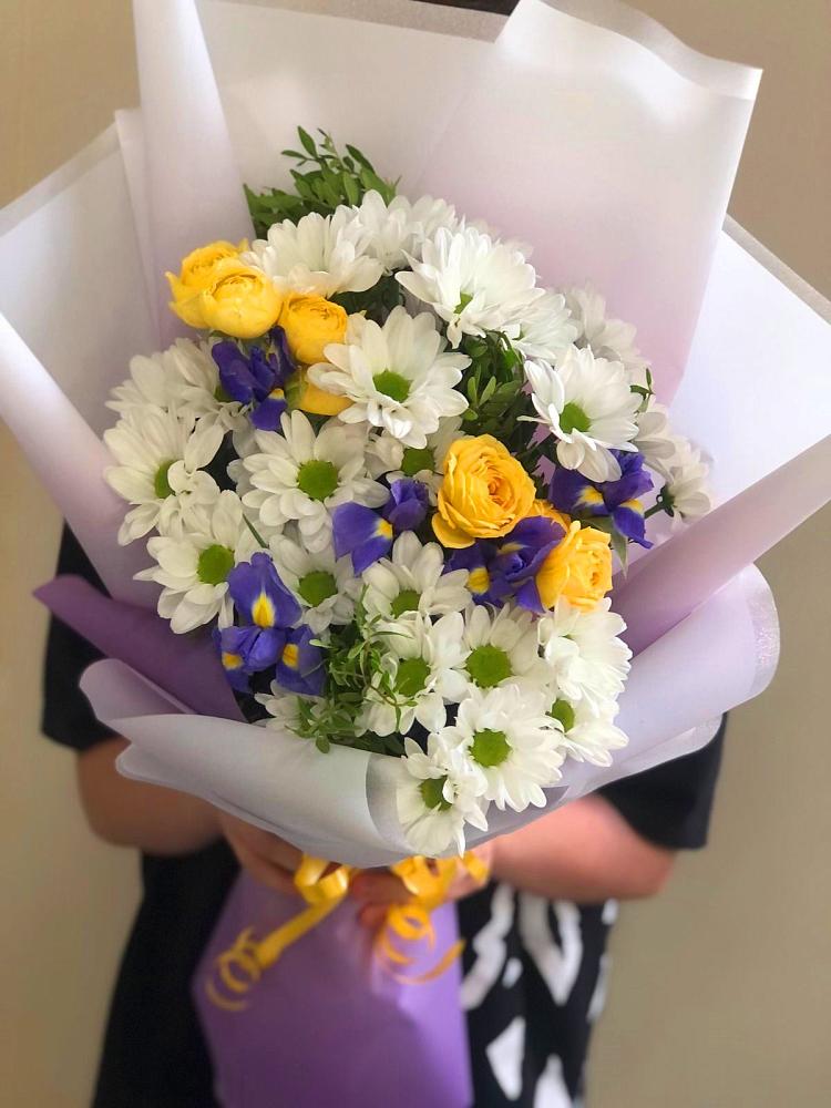 Букет цветов из: Ирисы, Хризантемы и Розы в Ленинский Тульская область