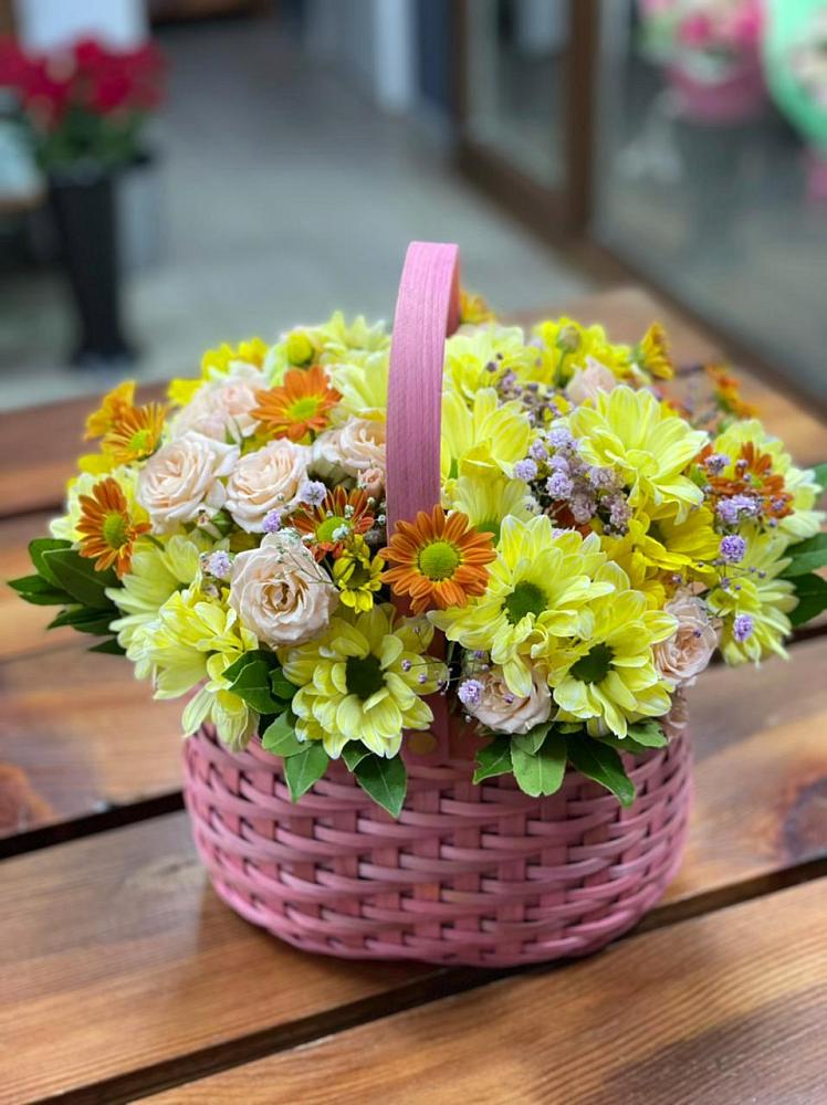Цветочная композиция из Хризантемы и Розы в корзине в Ленинский Тульская область
