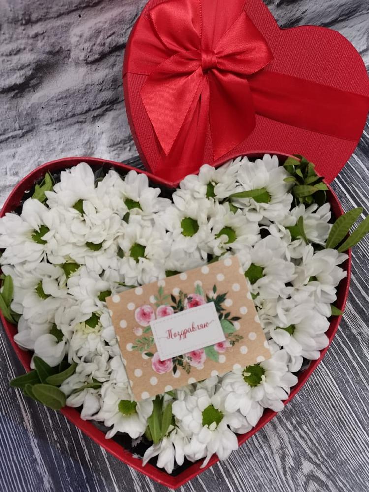 Цветочная композиция из Хризантемы в виде сердца в Ленинский Тульская область