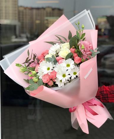 Букет цветов из: Розы, Лизиантусы и Хризантемы в Ленинский Тульская область